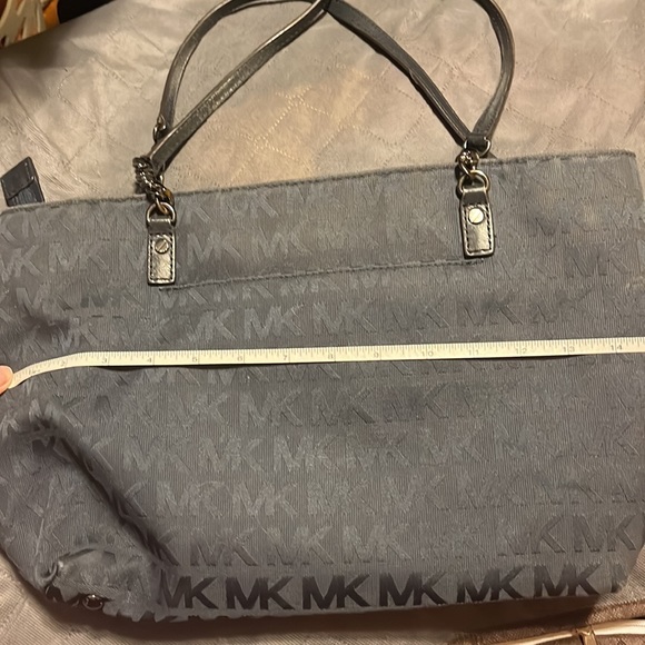Michael Kors Handbag- authentic - Picture 7 of 9